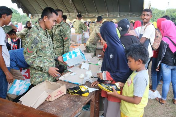 Satgas Pamtas RI-PNG Gelar Pasar Murah di Papua - JPNN.COM