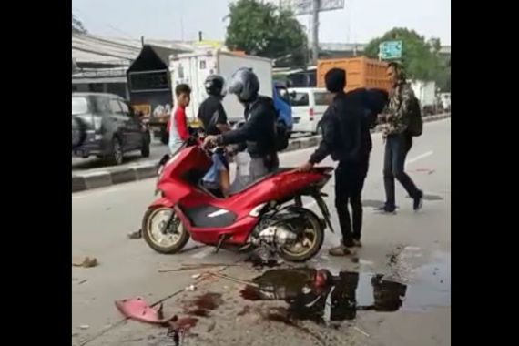 Bentrok Ormas di Bogor, Lima Motor Dibakar - JPNN.COM