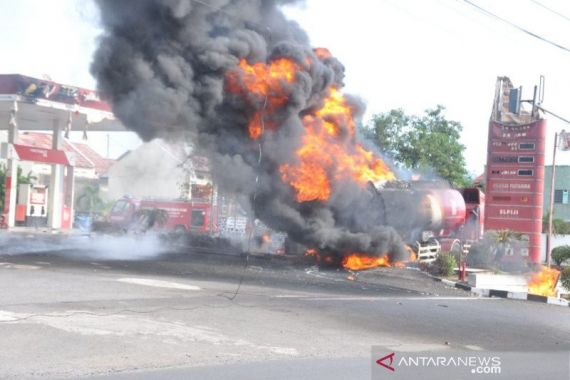 Truk Tangki BBM Terbakar di SPBU Kota Banjar, Ini Kata Pertamina - JPNN.COM