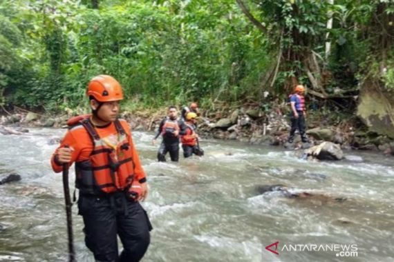 Santri yang Hanyut di Sungai Cisindangbarang Bogor Ditemukan di Tangerang - JPNN.COM
