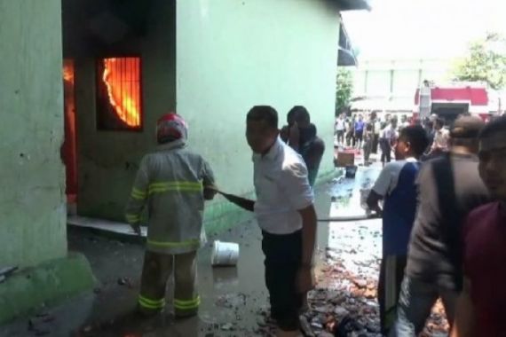 Kebakaran Pondok Pesantren Gontor Diduga Akibat Korsleting Listrik - JPNN.COM