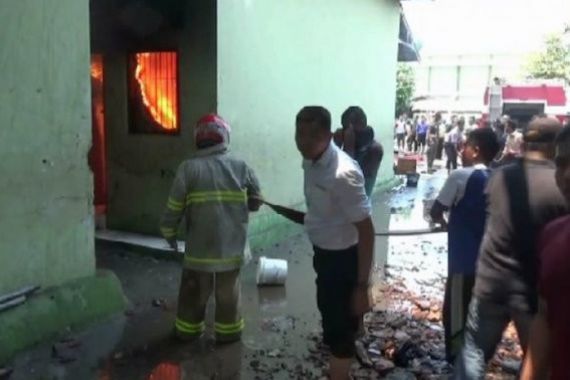 Pondok Modern Gontor Terbakar Diduga Akibat Korsleting Listrik - JPNN.COM