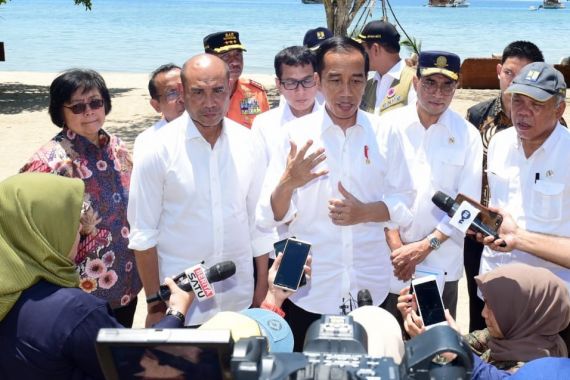 Jokowi ke Yasonna Laoly: Hati-hati! - JPNN.COM