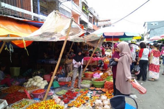Sidak ke Pasar, Satgas Berhenti di Penjual Telur, Astagfirullah! - JPNN.COM