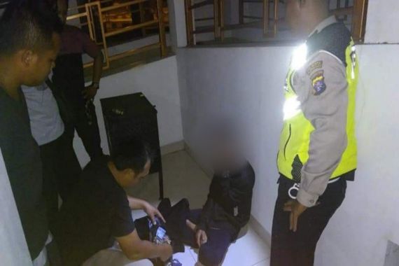 Pemuda Ini Tepergok saat Berbuat Terlarang di Masjid, nih Fotonya - JPNN.COM