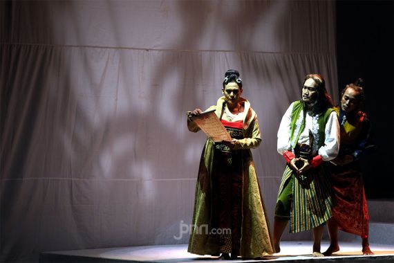 Ine Tak Sabar Tampil di Teater Panembahan Reso - JPNN.COM