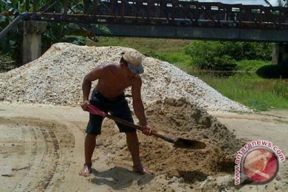 Penambang Pasir di Lebak Dapat Berkah dari Banjir Bandang - JPNN.COM
