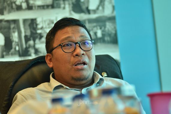 Irwan Fecho: New Normal Bentuk Kekalahan Rezim Melawan Corona - JPNN.COM
