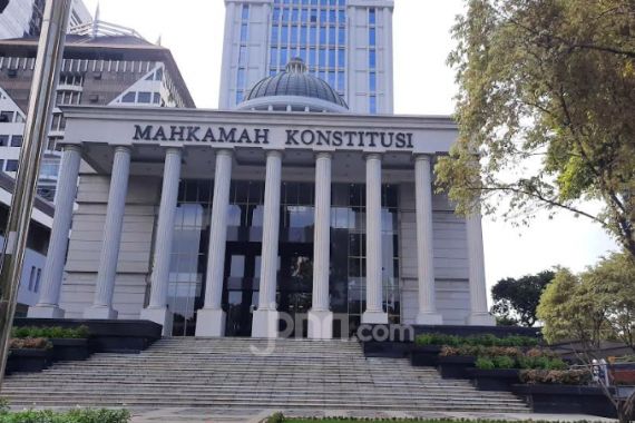 Eks Hakim Konstitusi: MK Berwenang Mendiskualifikasi Paslon yang Curang - JPNN.COM