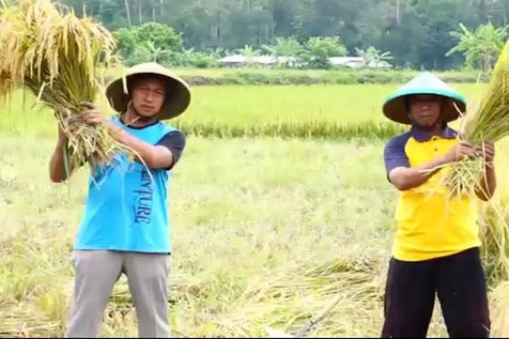 Peluang Bisnis Pertanian Terbuka Lebar, Kementan Ajak Generasi Muda Mau Bertani - JPNN.COM