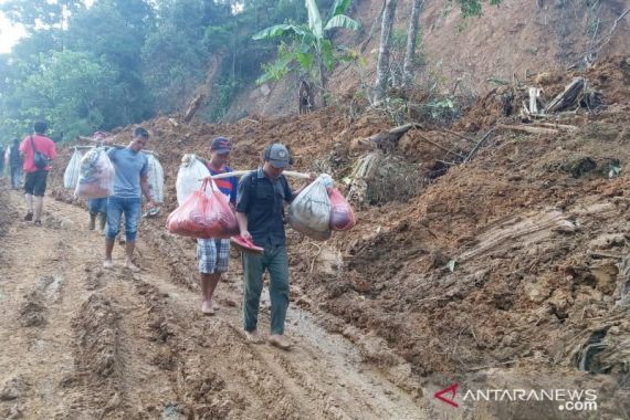 Desa Sudah Hancur Akibat Bencana Longsor, Ribuan Warga Siap Direlokasi - JPNN.COM