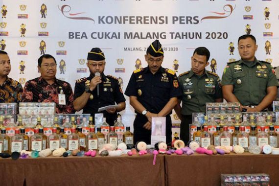 Bea Cukai Musnahkan Jutaan Barang Hasil Tangkapan 2019 - JPNN.COM