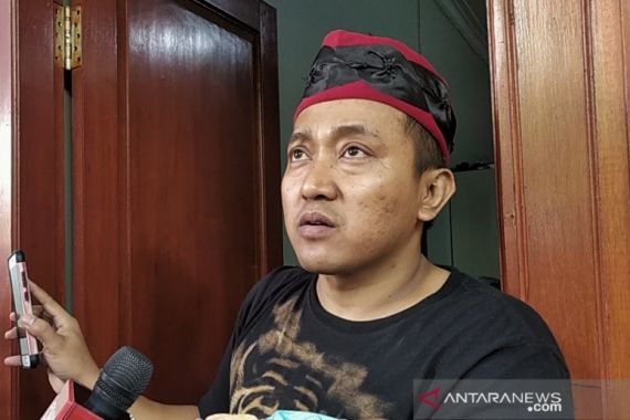 Pertanyakan Warisan Lina, Teddy Pardiyana Datangi Pengadilan Agama - JPNN.COM