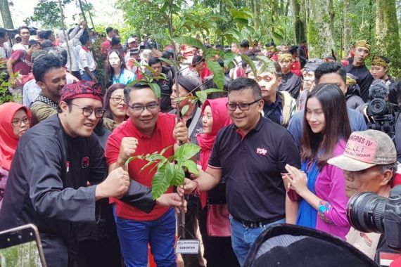 Hijaukan Jawa Barat, Ridwan Kamil Adopsi Jawara PDIP - JPNN.COM