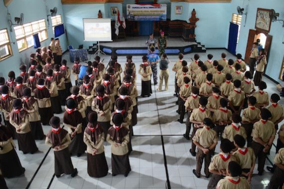78 Pelajar SMP Albanna Ikut Pelatihan Bela Negara - JPNN.COM