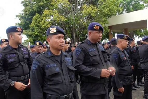 Polda Kepri Kirim 117 Personel Brimob ke Natuna - JPNN.COM