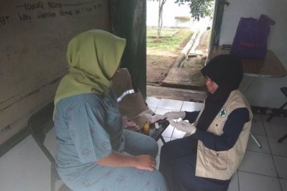 Pengungsi Korban Banjir dan Longsor Tak Kuat Menahan Sakit - JPNN.COM