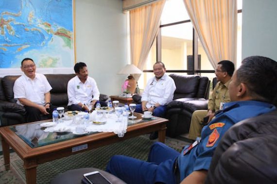 Ketua DPD RI Dorong Pelibatan Pengusaha Lokal Dalam Proyek Perluasan Bandara Hang Nadim Batam - JPNN.COM