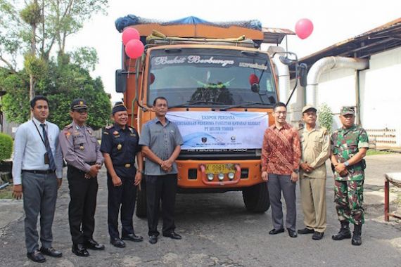 Bea Cukai Sibolga Bersama PT Mujur Timber Luncurkan Ekspor Perdana Kayu Lapis - JPNN.COM