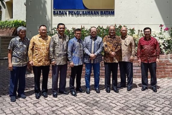Pemprov Kepri Adukan Menhub Soal Dana Jasa Labuh ke DPD RI - JPNN.COM