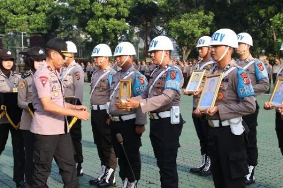 16 Anggota Polda Jawa Barat Dipecat dengan Tidak Hormat - JPNN.COM