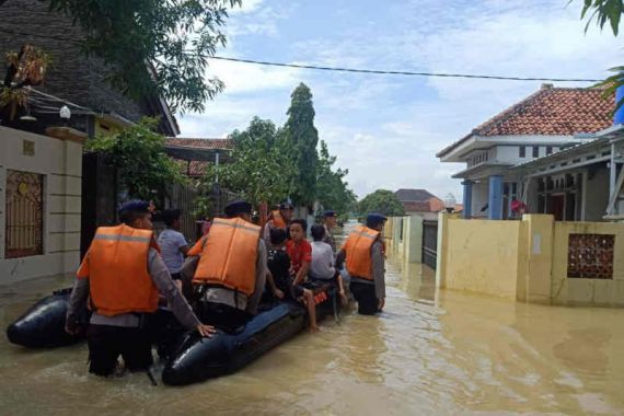 625 Rumah di Kabupaten Cirebon Terendam Banjir - JPNN.COM