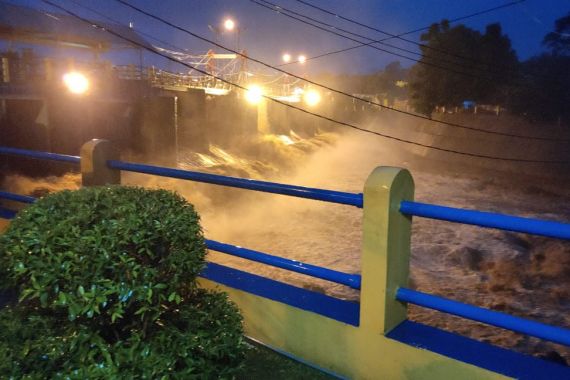 Malam Ini Bogor Diguyur Hujan Deras, Katulampa Siaga 3 - JPNN.COM