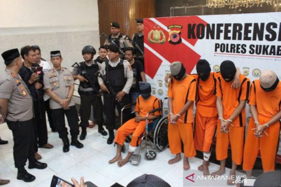 Pembacok Anak Tokoh Masyarakat di Sukabumi Ditembak - JPNN.COM