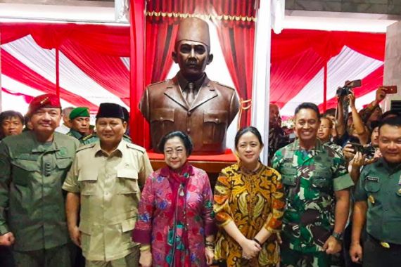 Megawati dan Prabowo Resmikan Patung Bung Karno di Akmil Magelang - JPNN.COM