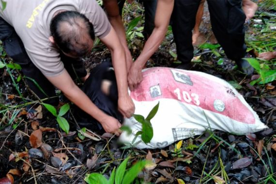 Mayat Perempuan dalam Karung Ditemukan di Perbatasan Indonesia-Malaysia - JPNN.COM
