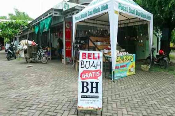 Beli Buah di Sini Bisa Dapat Beha Gratis, Mau? - JPNN.COM