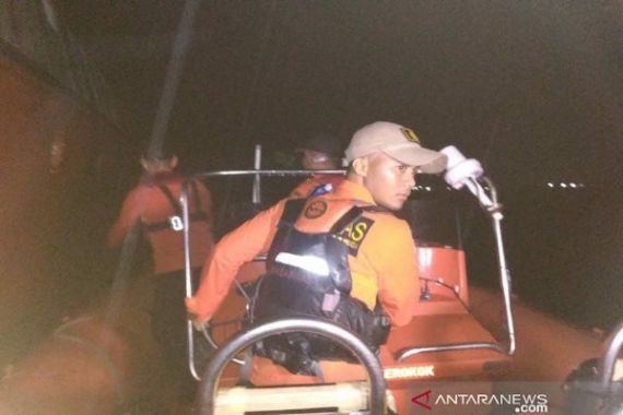 Tim SAR Lakukan Pencarian Tujuh Nelayan, Semoga Berhasil - JPNN.COM