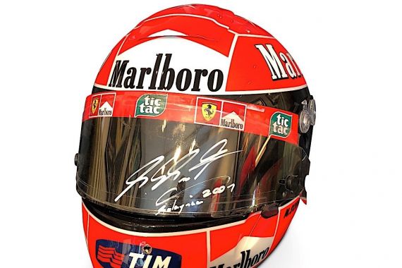 Helm Michael Schumacher Dilelang, Harganya Rp 899 Juta - JPNN.COM