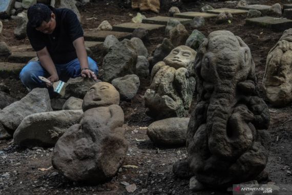 Batu Berbentuk Manusia Kerdil, Ganesha dan Monyet Ditemukan di Tasikmalaya - JPNN.COM
