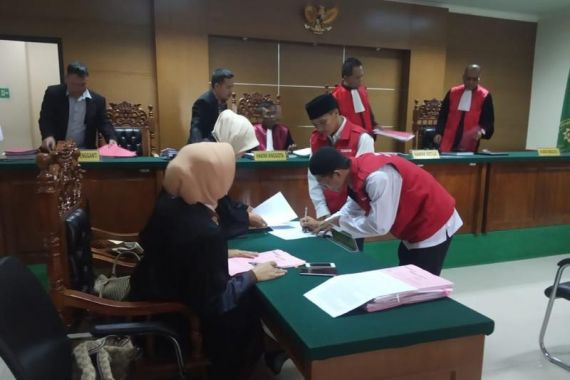 M Ali Napiah dan Kartubi Menerima Divonis 12 Tahun Penjara - JPNN.COM