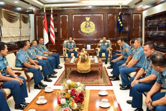 Kasal Terima Pelaporan Korps Kenaikan Pangkat 13 Perwira Tinggi TNI AL - JPNN.COM