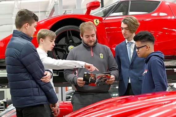 Ferrari Buka Lowongan untuk Siswa Sekolah, Siapa Tahu Ada yang Tertarik - JPNN.COM