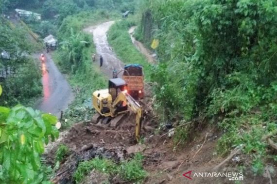 Lagi, Banjir-Longsor Terjang Kabupaten Bandung dan Bandung Barat - JPNN.COM