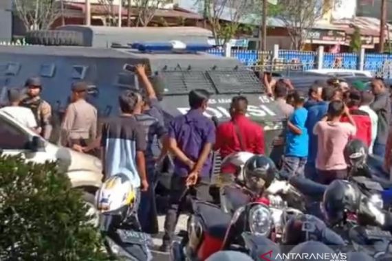 Ricuh, Massa Mantan Kombatan GAM Gagalkan Muswil Partai Aceh - JPNN.COM