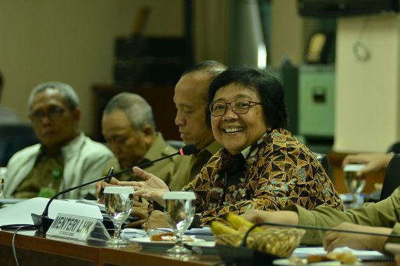 Menteri Siti Hemat Anggaran KLHK Rp 1,5 Triliun di Tengah Pandemi Corona - JPNN.COM