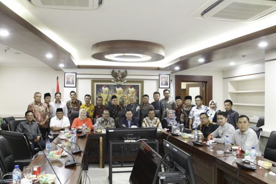 DPD RI Fasilitasi Pemkab Bengkulu Tengah Bertemu Menteri PUPR - JPNN.COM