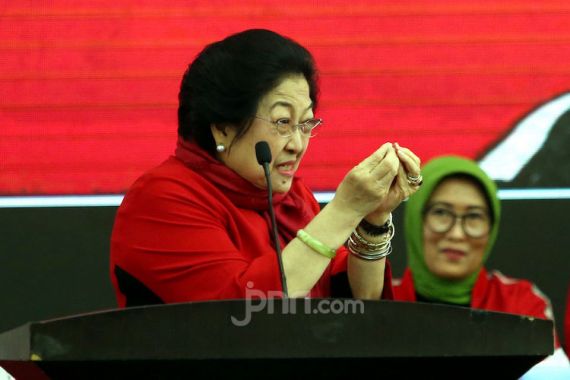 Bendera PDIP Dibakar, Inilah Surat Perintah Megawati, Tetap Rapatkan Barisan! - JPNN.COM