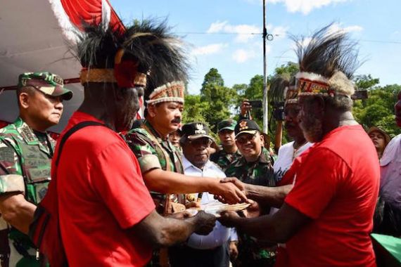 TNI Terima Hibah Lahan Pembangunan Markas Kogabwilhan III di Papua - JPNN.COM
