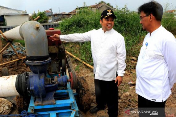 Pak Wali Kota Cek Turap Kali-Pompa Air untuk Antisipasi Banjir - JPNN.COM