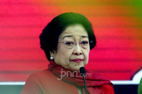 Megawati Ungkap Pesan Bung Karno agar TNI Jangan Lupakan Strategi Perang Gerilya - JPNN.COM