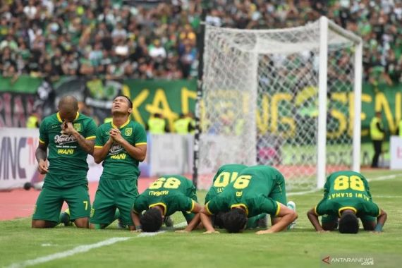 Persebaya Juara Piala Gubernur Jatim 2020, Aji Santoso: Persija Lawan Paling Berat - JPNN.COM