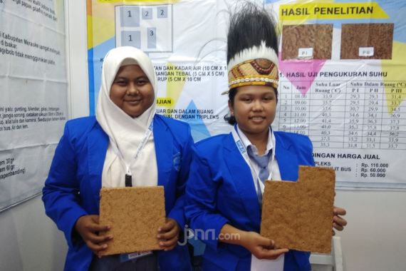 Bikin Rumah jadi Adem, 2 Siswi Papua Masuk Final ISPO 2020 - JPNN.COM