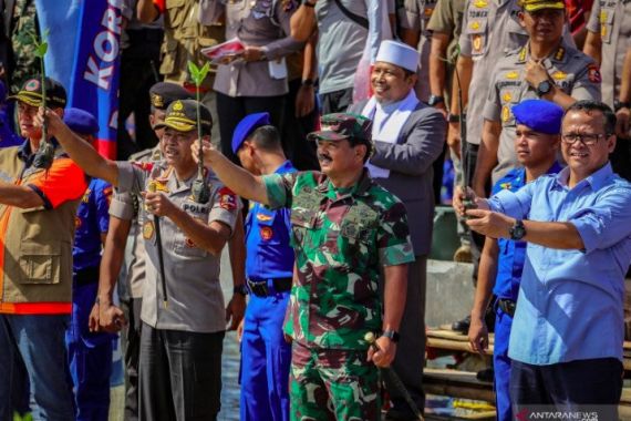 Berikhtiar Jaga Lingkungan Pesisir Tetap Lestari, Polri Dipuji Panglima TNI - JPNN.COM