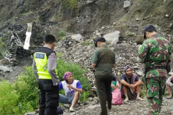 Dua Penambang Tewas Tertimbun Longsor di Lereng Gunung Merapi - JPNN.COM