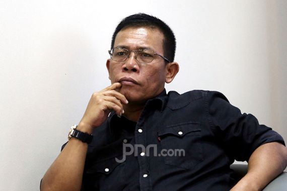 Novel Bamukmin dan Masinton Pasaribu Beda Pendapat soal Jokowi - JPNN.COM